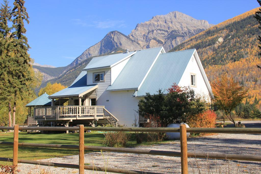Bear Paw Lodge Голден Екстер'єр фото
